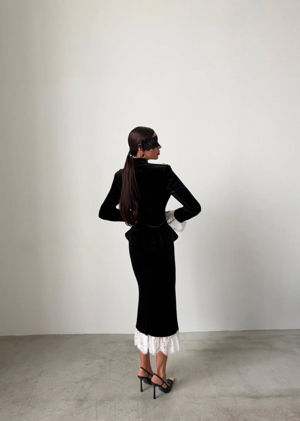 Jupe midi en velours « Meow » avec dentelle